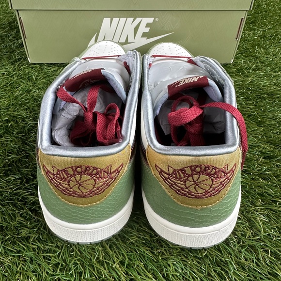 Jordan 1 Retro Low OG
Year of the Dragon - Picture 4 of 4